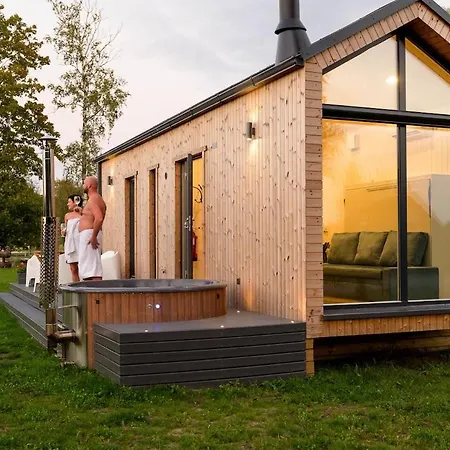 Eco House With A Hot Tub Ferienhaus *