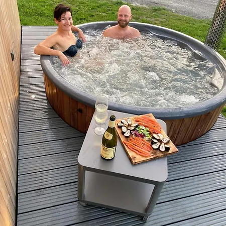 Eco House With A Hot Tub 펜션 *